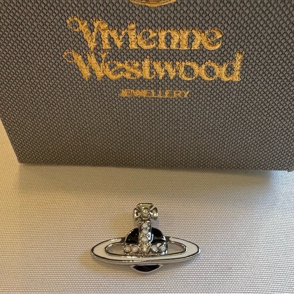 Vivienne Westwood Silver and Black Orb Brooch pin - Picture 5 of 8